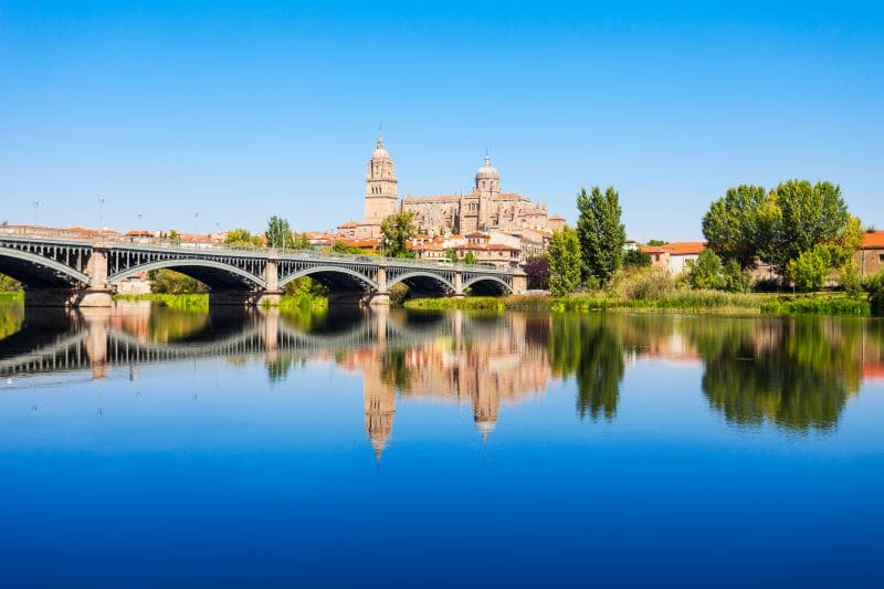 Brug en kathedraal Salamanca