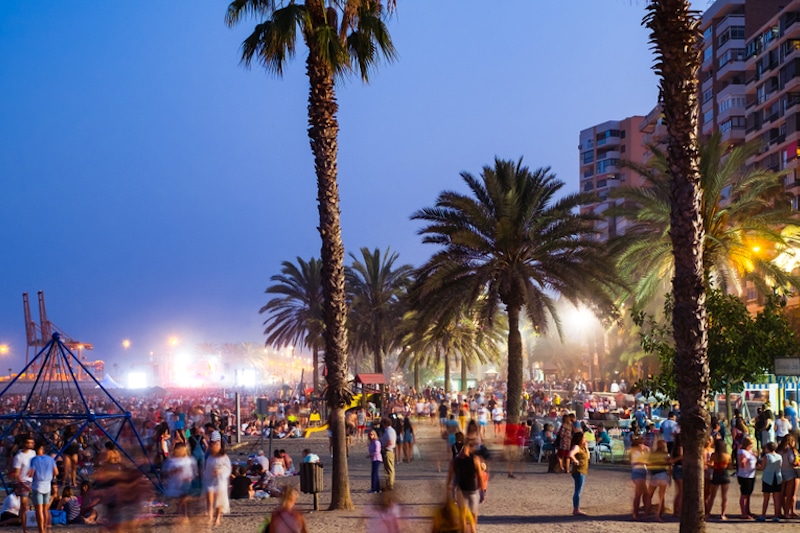 San Juan in Malaga bij het strand met veel mensen