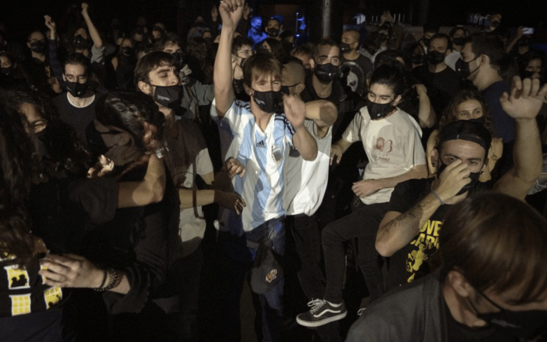 Barcelona experimenteert met coronaproof feesten